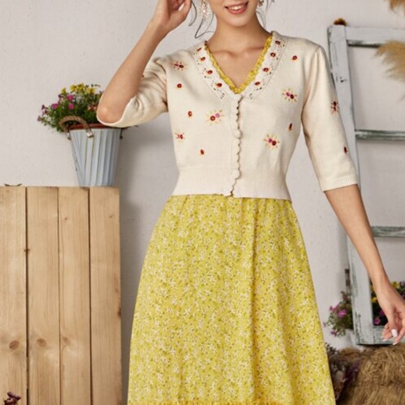 Floral Embroidered Button Up Cardigan - Picture 3 of 6